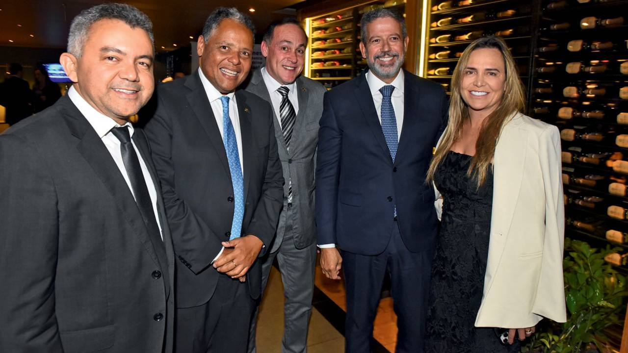 EXIBIÇÃO - Antonio Brito (de gravata azul): festa em Brasília para testar poder e popularidade entre os colegas