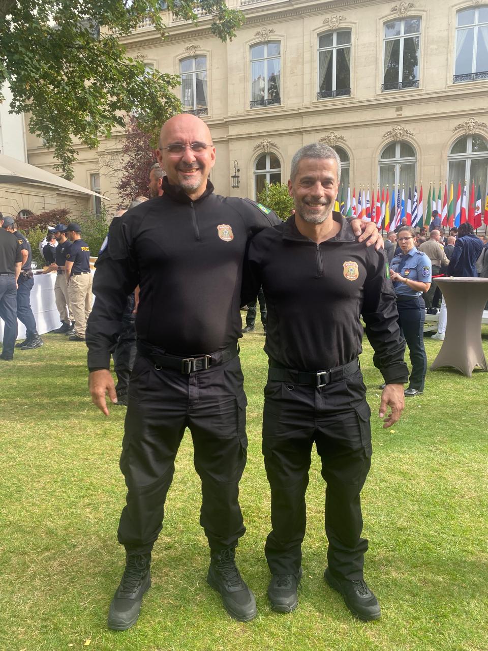 Policiais da PF em Paris Policiais da PF em Paris