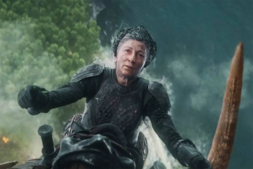 rhaenysfall Rhaenys (Eve Best) em cena final de 'A Casa do Dragão' -