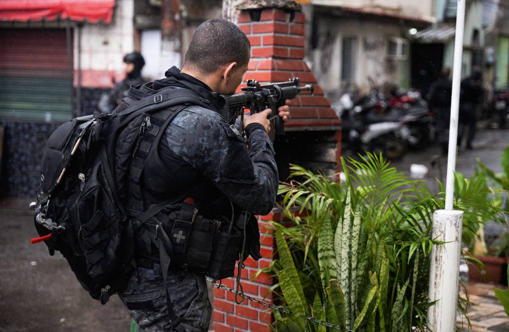 000_33XT82C.jpg FOGO CRUZADO - PM em ação: enfrentamento constante potencializa estresse