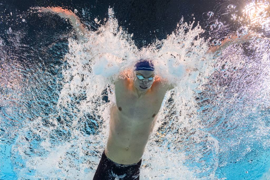 SWIMMING-OLY-PARIS-2024 An underwater view shows France's Leon Marchand competing in the final of the men's 200m butterfly swimming event during the Paris 2024 Olympic Games at the Paris La Defense Arena in Nanterre, west of Paris, on July 31, 2024. (Photo by FranÁois-Xavier MARIT / AFP)