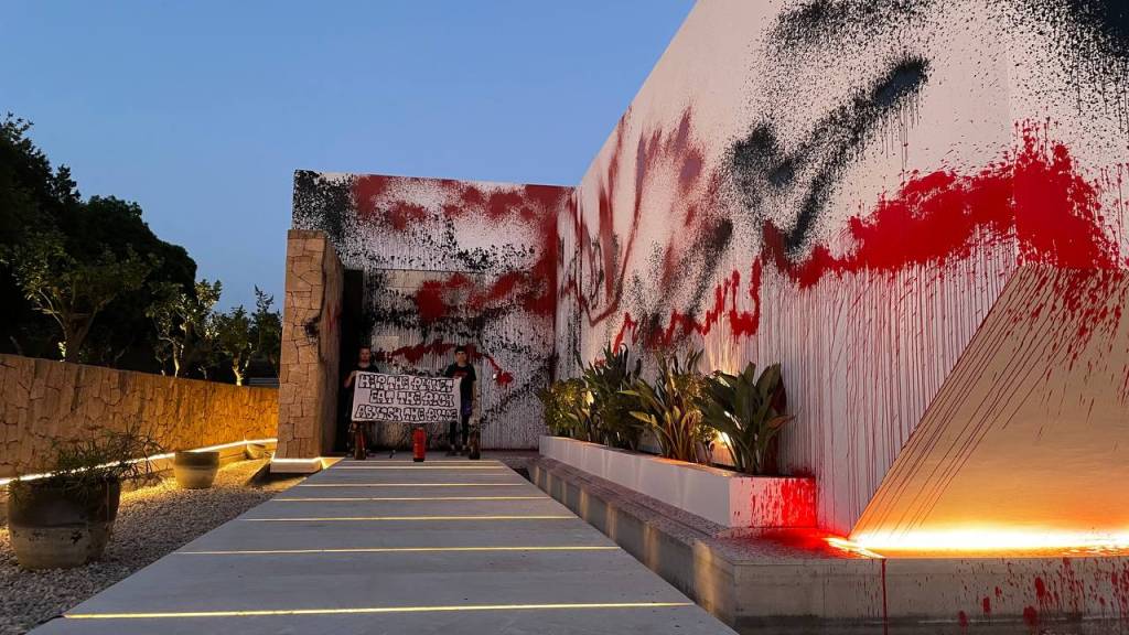 SPAIN-SOCIAL-CELEBRITY Mansão do jogador Lionel Messi em Ibiza vandalizada por ativistas ambientais. 06/08/2024