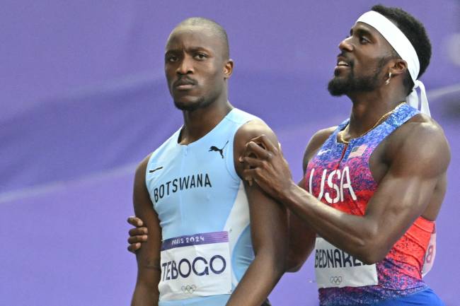 ATHLETICS-OLY-PARIS-2024 Silver medallist US' Kenneth Bednarek (R) congratulates Gold medallist Botswana's Letsile Tebogo after competing in the men's 200m final of the athletics event at the Paris 2024 Olympic Games at Stade de France in Saint-Denis, north of Paris, on August 8, 2024. (Photo by Andrej ISAKOVIC / AFP)