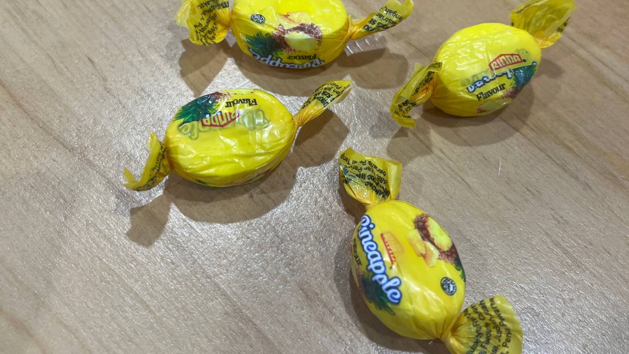 Balas de abacaxi contaminadas com altas doses de metanfetamina que foram distribuídas para pessoas em situação de rua na Nova Zelândia. 13/08/2024