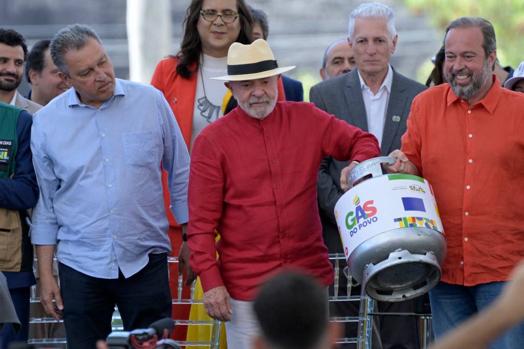Depois de luz e gás, Lula prepara nova gratuidade para impulsionar a reeleição