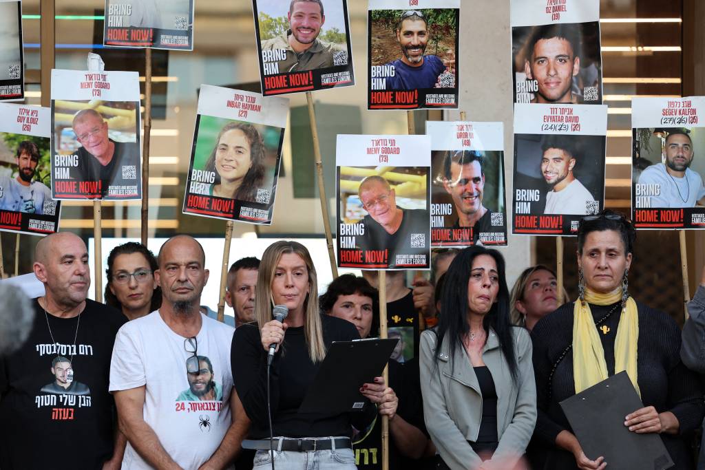 Israel e Hamas começam preparação para trocar presos e reféns em meio ao cessar-fogo