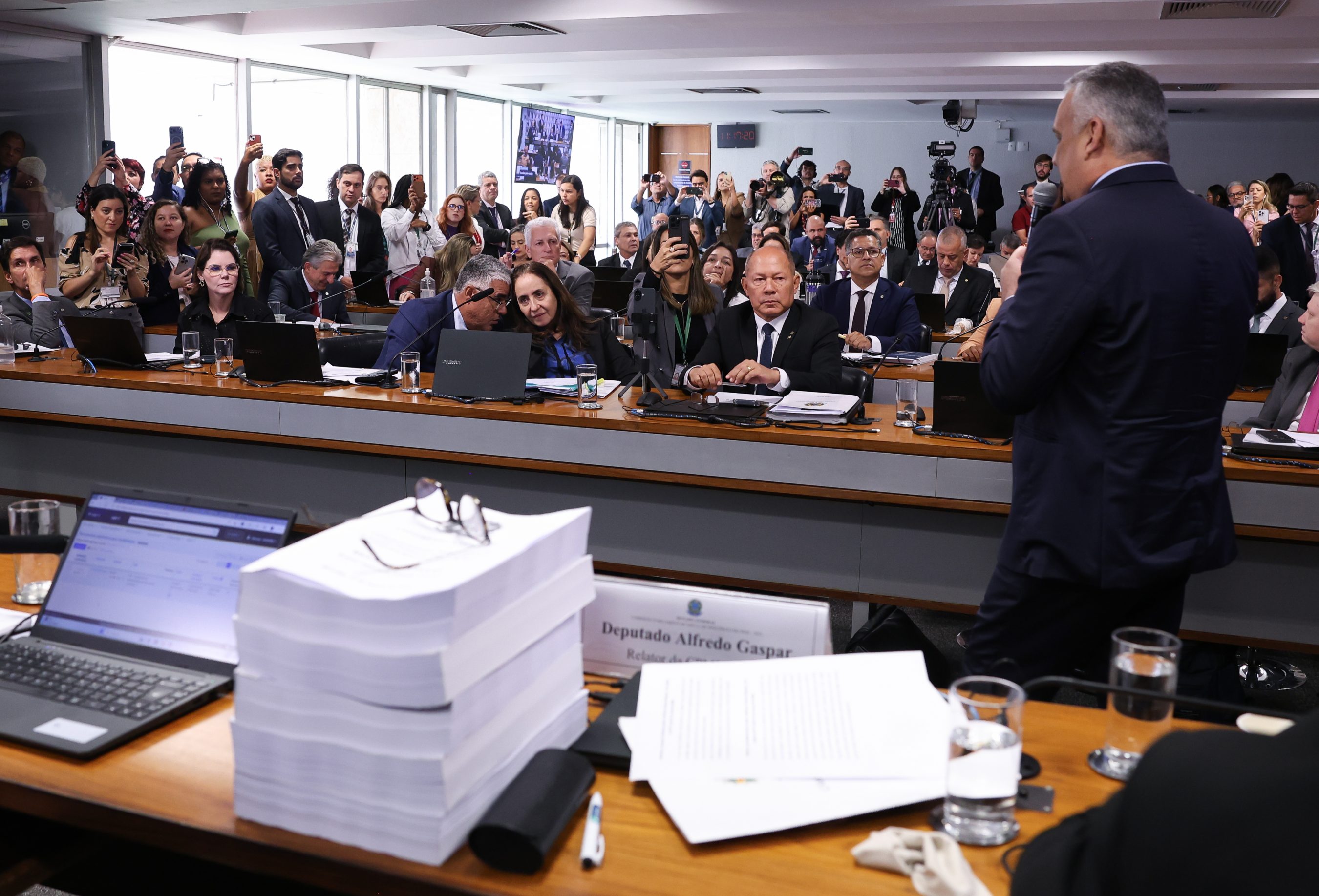 CPMI do INSS rejeita relatório que pedia indiciamento de Lulinha