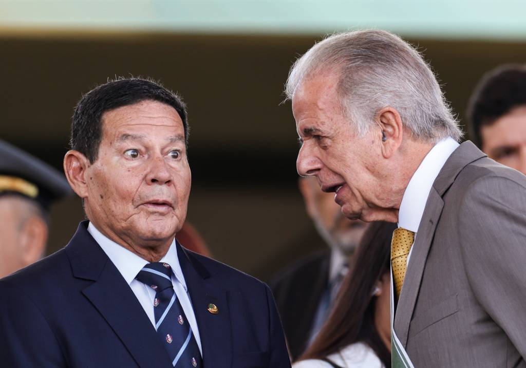 2—JOSE-MUCIO-e-HAMILTON-MOURAO-2024-4-a.jpg LOBBY - Mourão e Múcio: “revanchismo” e esforço para evitar cortes
