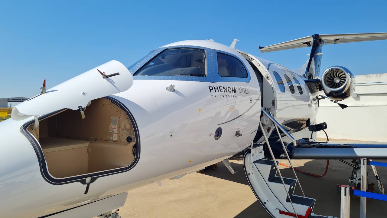Phenom 100EX, jato de entrada da Embraer, em instalação da companhia em São Paulo