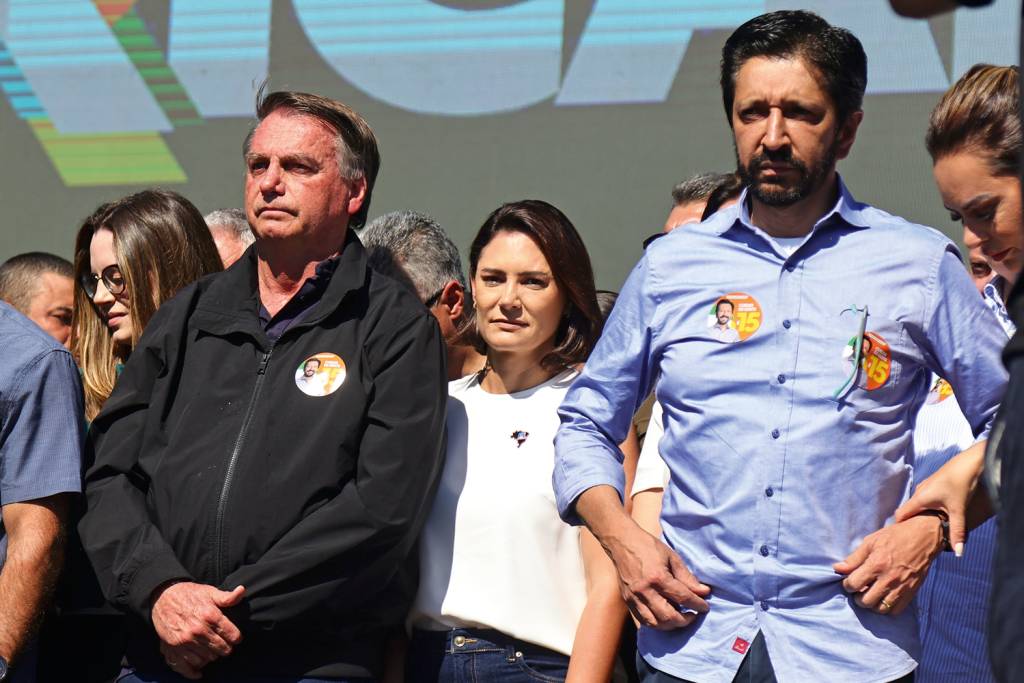2586285_fotoarena.jpg DIFICULDADE - O ex-presidente e Nunes: luta para chegar ao segundo turno