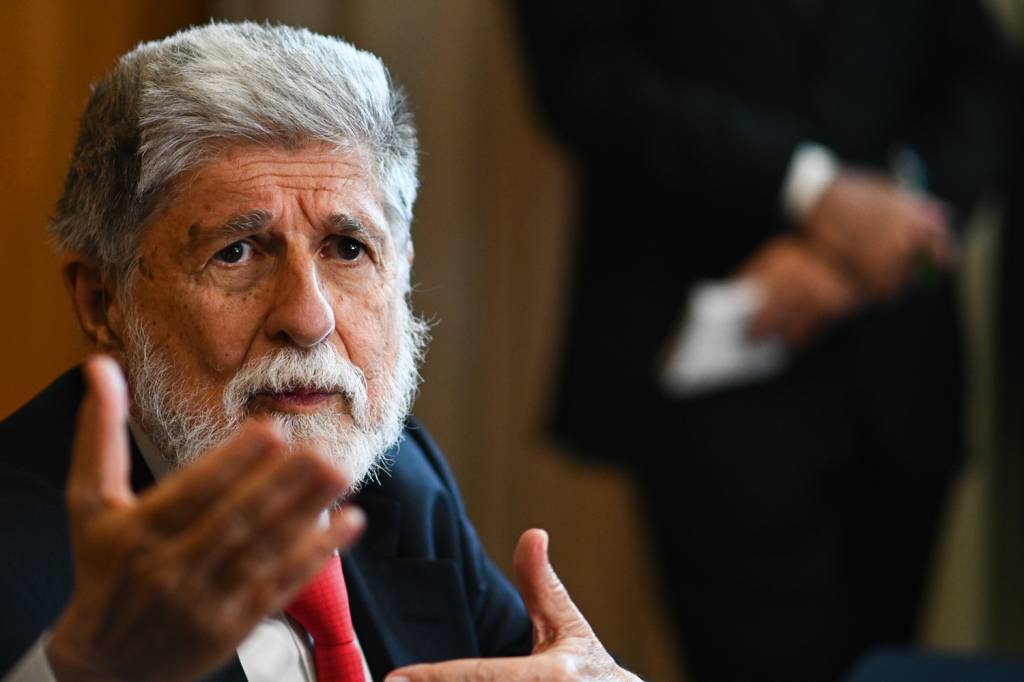 2D-(2)-efespfifteen480019.jpg CAUTELA - Amorim: segundo ele, “ainda é cedo” para reconhecer reeleição