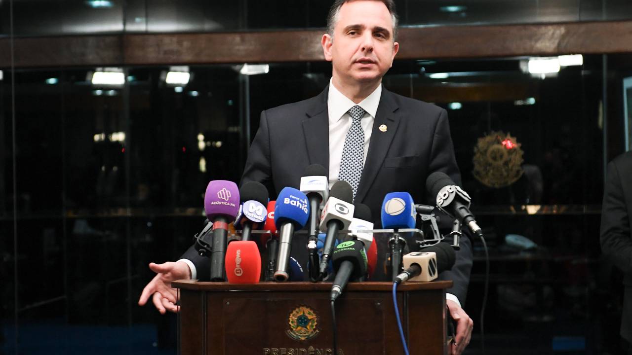 Rodrigo Pacheco concede entrevista a jornalistas depois da reunião com o Executivo e o STF sobre emendas parlamentares