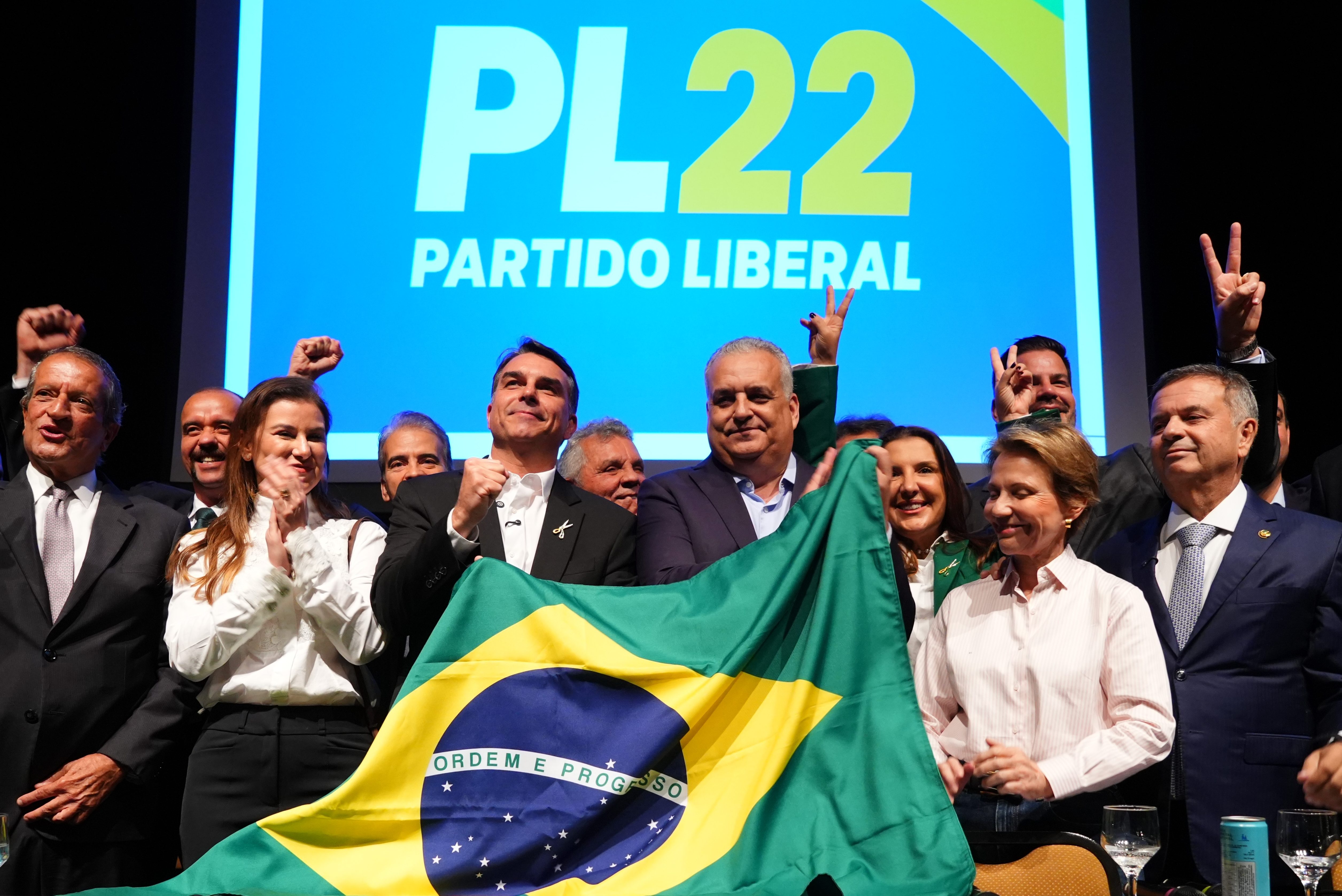 O caos e a preocupação nos bastidores da escolha do nome para vice de Flávio Bolsonaro