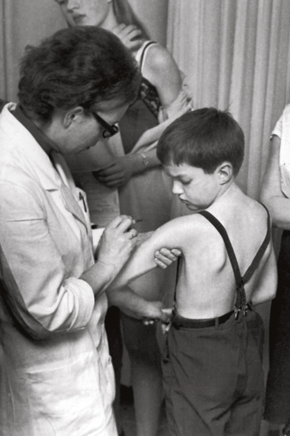 GettyImages-1213347246.jpg EXEMPLO - Criança vacinada: varíola, prima da mpox, foi detida com imunização