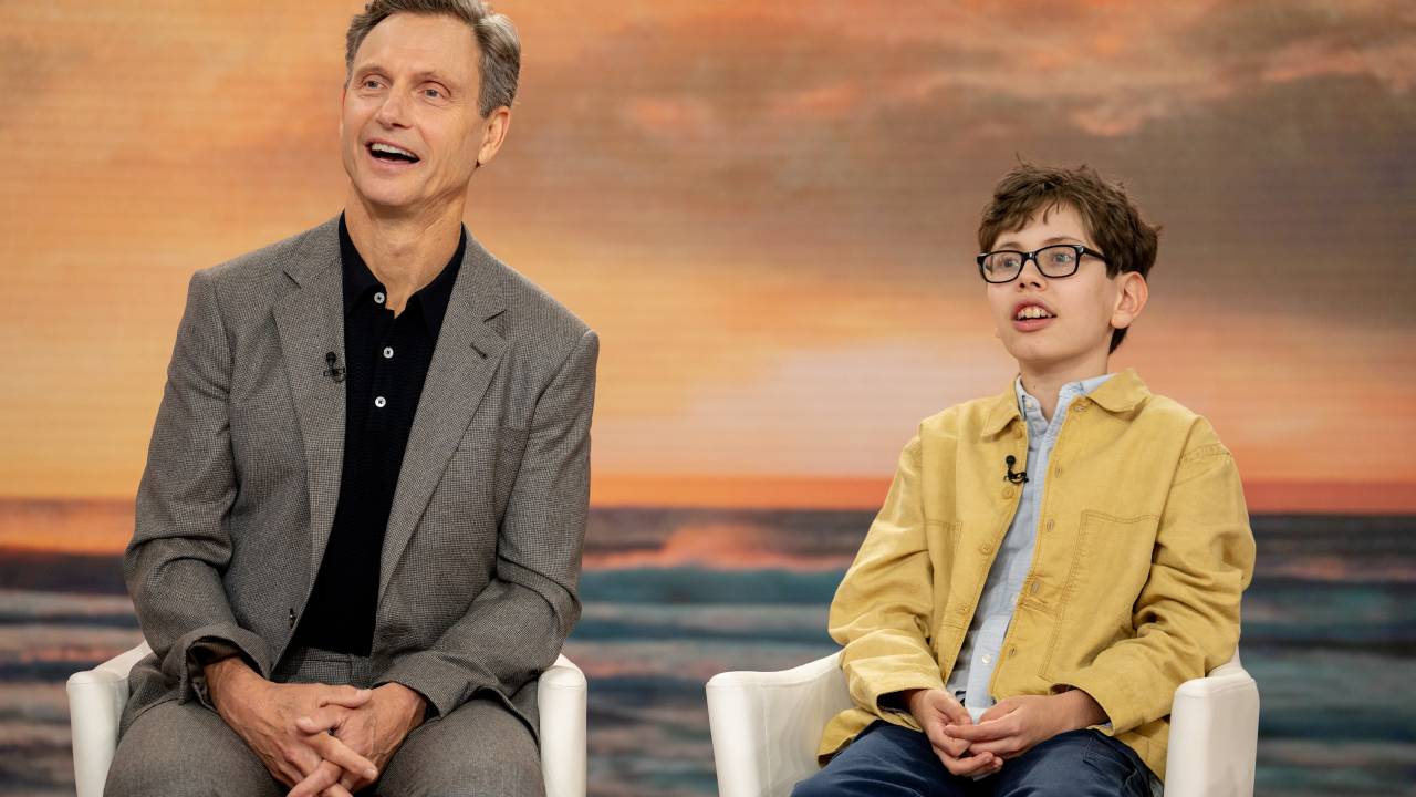 O diretor Tony Goldwyn e o ator William A. Fitzgerald, autista