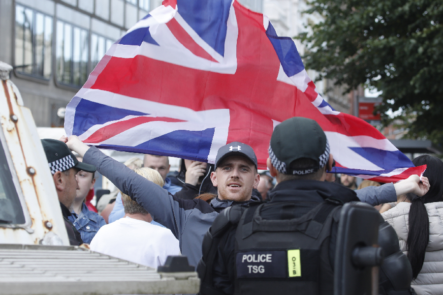 Protestos pró e contra imigração em Belfast, Irlanda do Norte