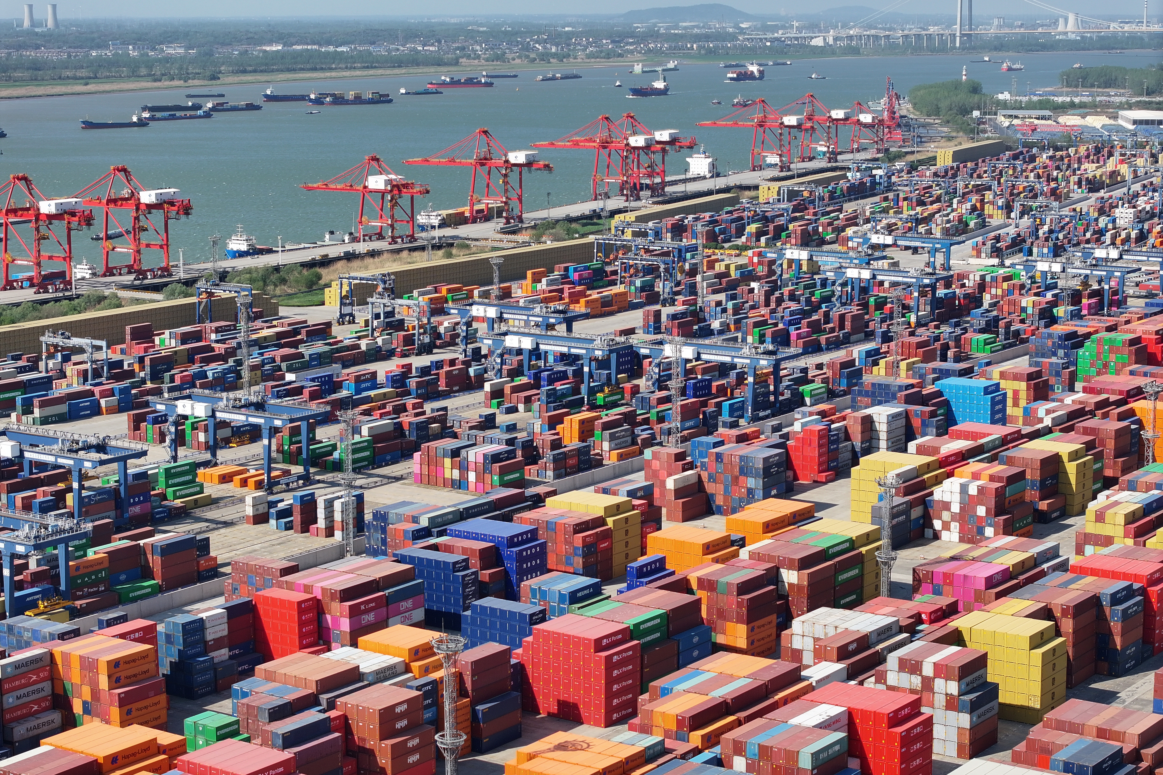 China vende quase o dobro dos EUA ao Brasil e acirra disputa com empresas nacionais