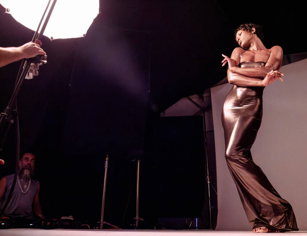 Jodie Turner-Smith 03 Jodie Turner-Smith no ensaio para o calendário Pirelli 2025 -