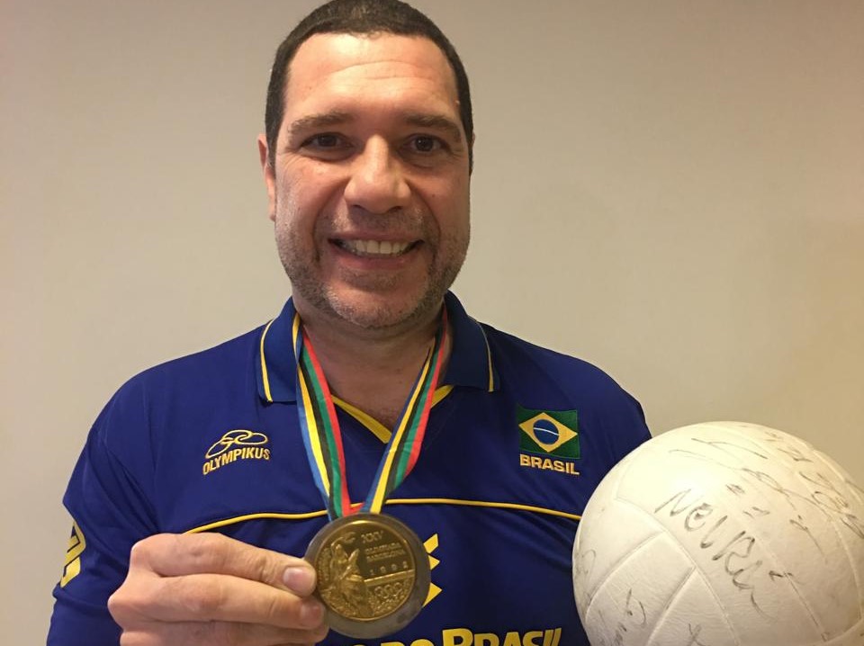 Em meio a eliminação do vôlei em Paris, ex-jogador cria time no Brasil