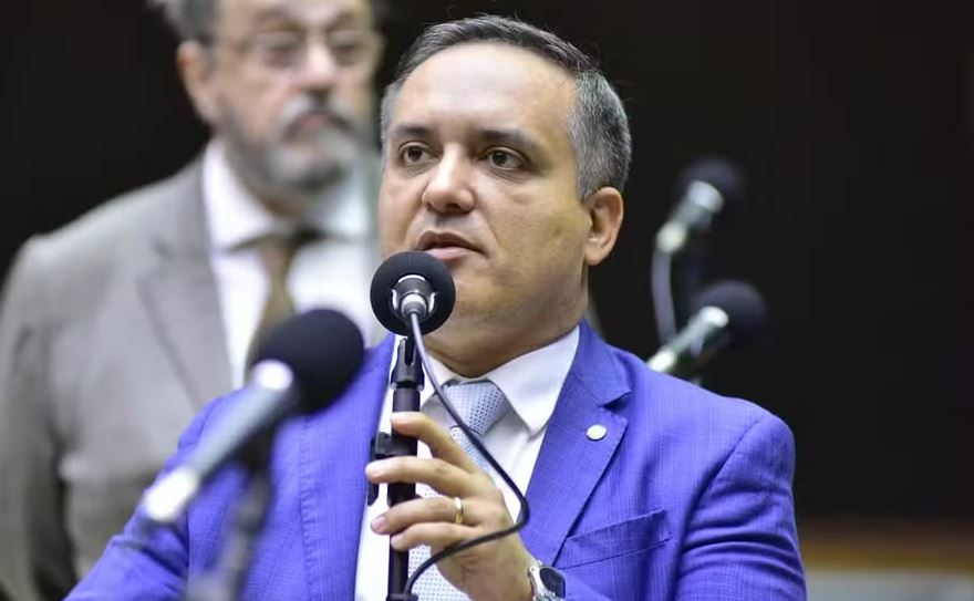 Justiça põe tornozeleira em prefeito do ABC e Trump critica o Brasil