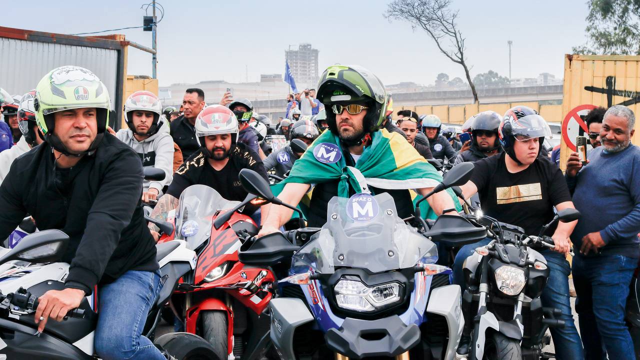 EM MARCHA - Marçal: ele faz motociata como Bolsonaro, mas está em pé de guerra hoje com a família