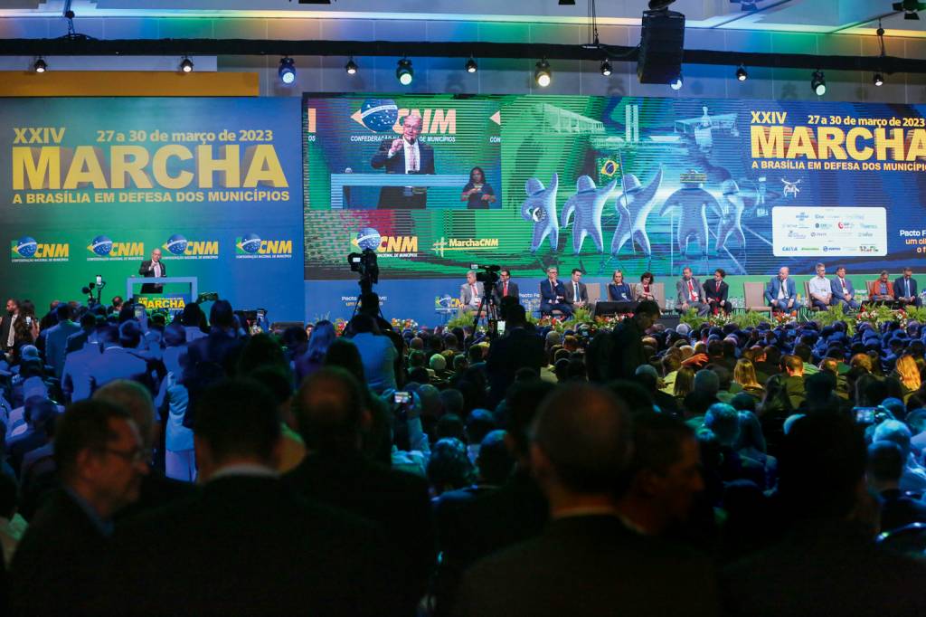apoio-3—alckmin-participa-da-marcha-dos-prefeitos_52776770637_o.jpg BENESSE - Alckmin na Marcha dos Prefeitos: perdão às cidades