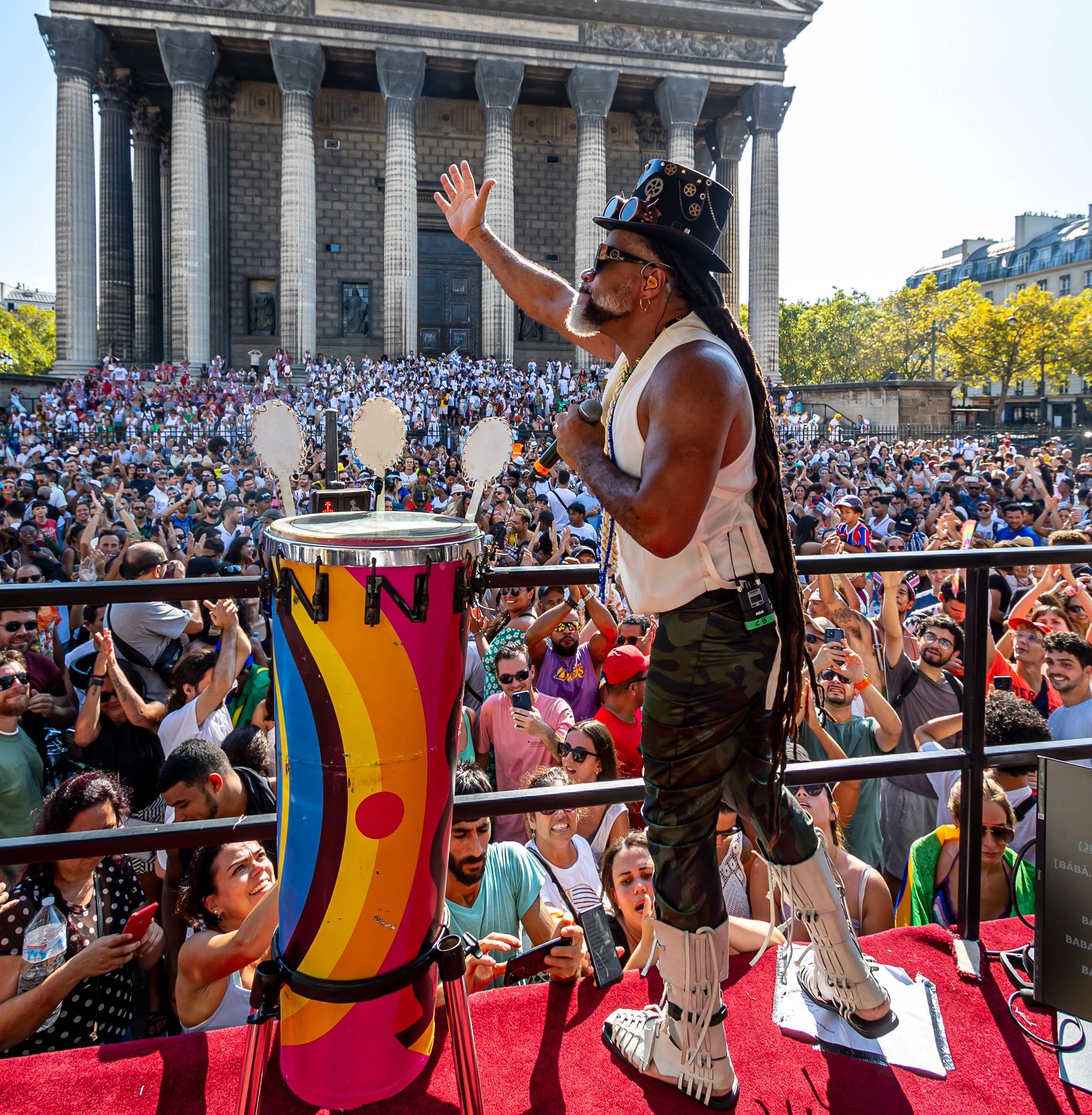 A incursão musical de Carlinhos Brown num festival brasileiro em Paris