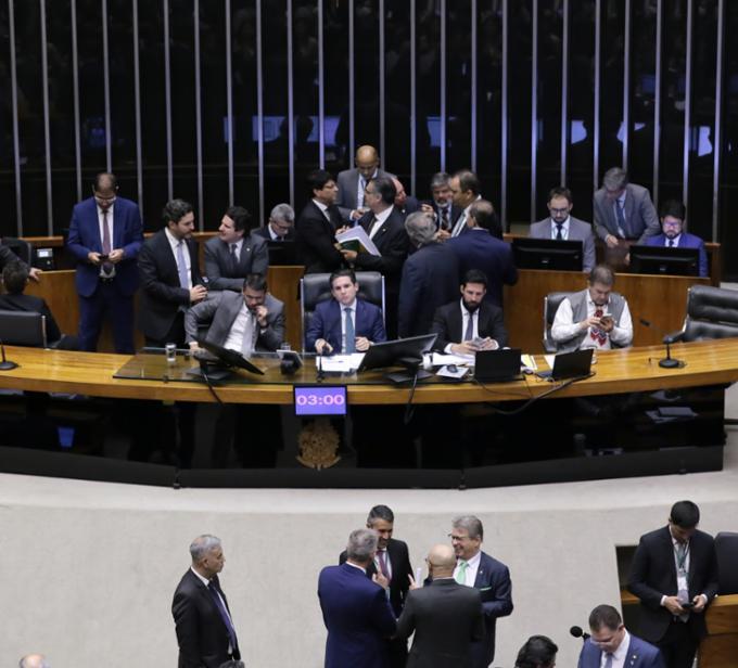 Câmara aprova projeto que pode dificultar aborto legal em crianças e adolescentes