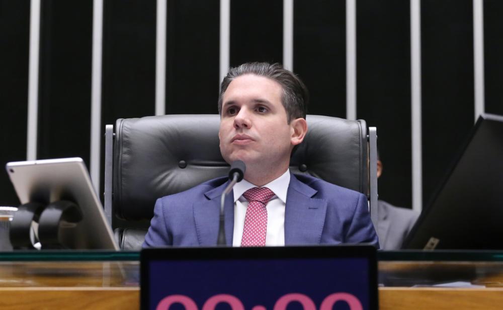 Para destrancar pauta da Câmara, Motta pautará mais um PL do fim da escala 6×1
