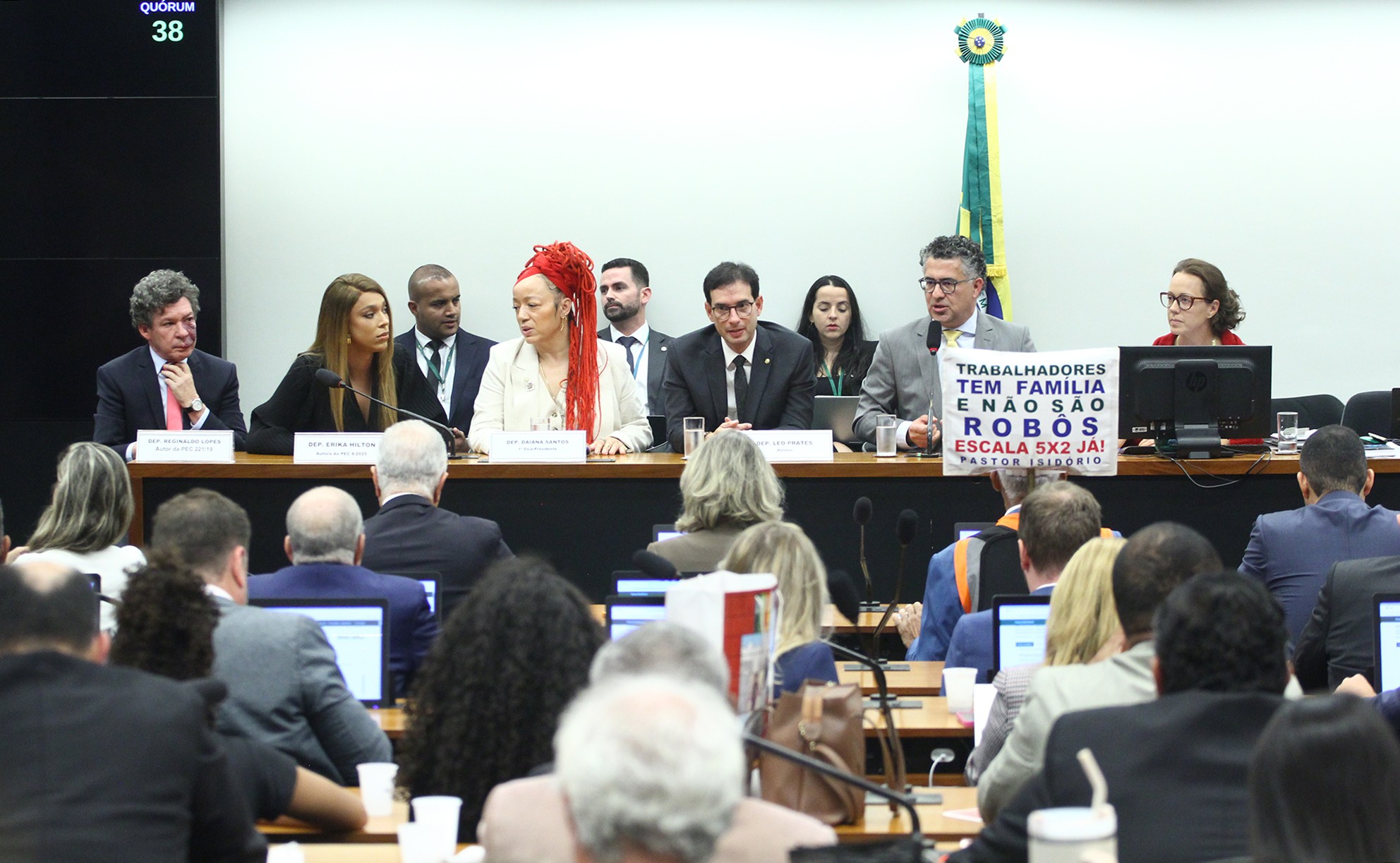 A reação de empresários com tramitação do fim da escala 6×1 no Congresso