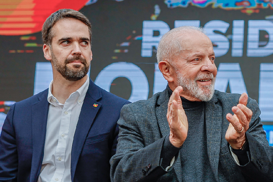 O governador do Rio Grande do Sul, Eduardo Leite, e o presidente Luiz Inácio Lula da Silva, durante cerimônia em Porto Alegre na última sexta-feira, dia 16 de agosto
