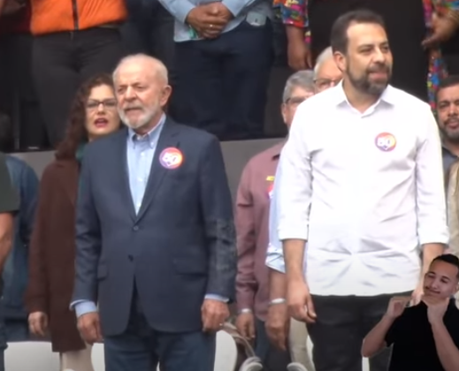 O presidente Lula e Guilherme Boulos (PSOL) em comício no Campo Limpo, zona sul de São Paulo