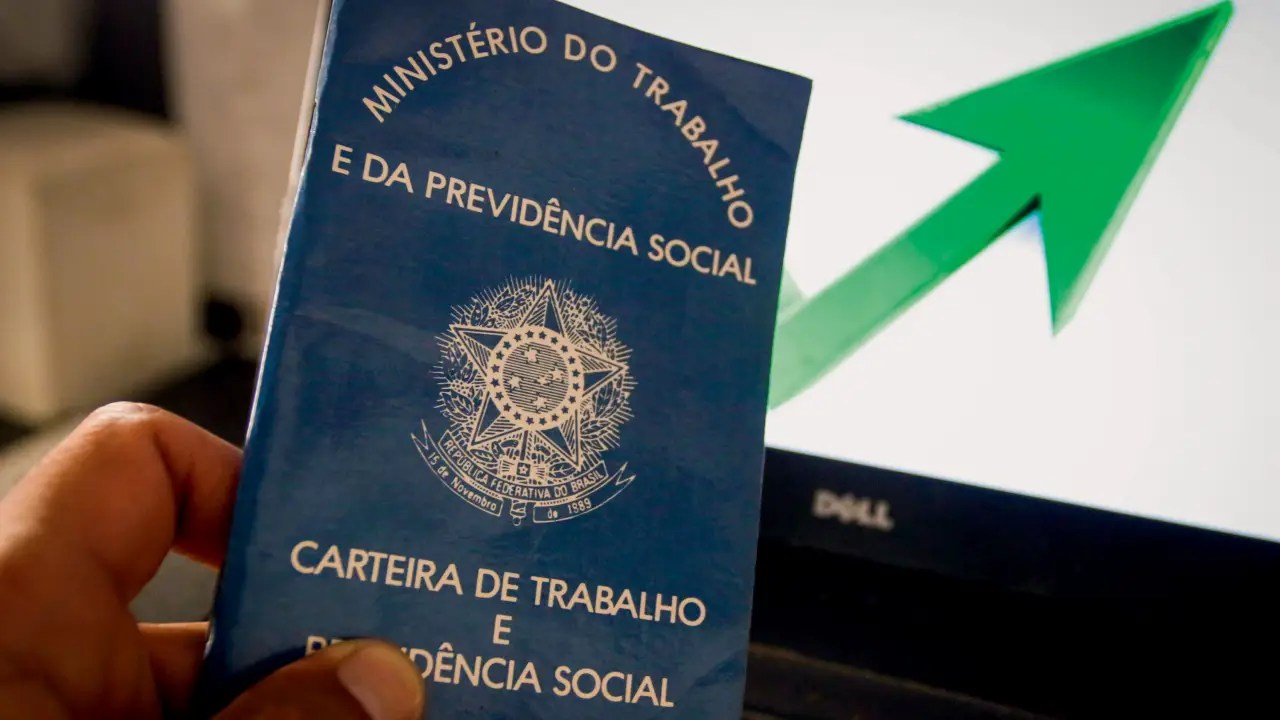 PEC pelo fim da escala de trabalho 6x1 reúne as assinaturas necessárias