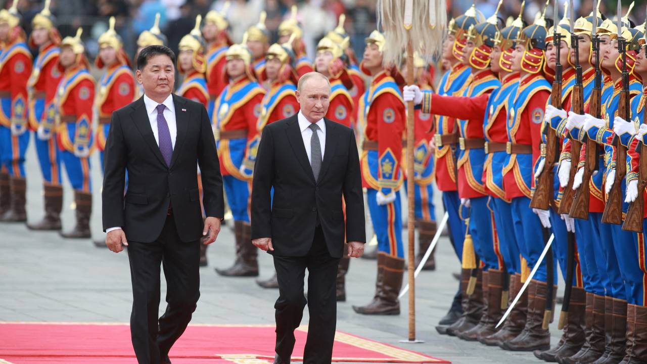 Russia's President Vladimir Putin (R) and Mongolia's President Ukhnaagiin Khurelsukh attend an official welcoming ceremony in Ulaanbaatar on September 3, 2024. (Photo by BYAMBASUREN BYAMBA-OCHIR / AFP)