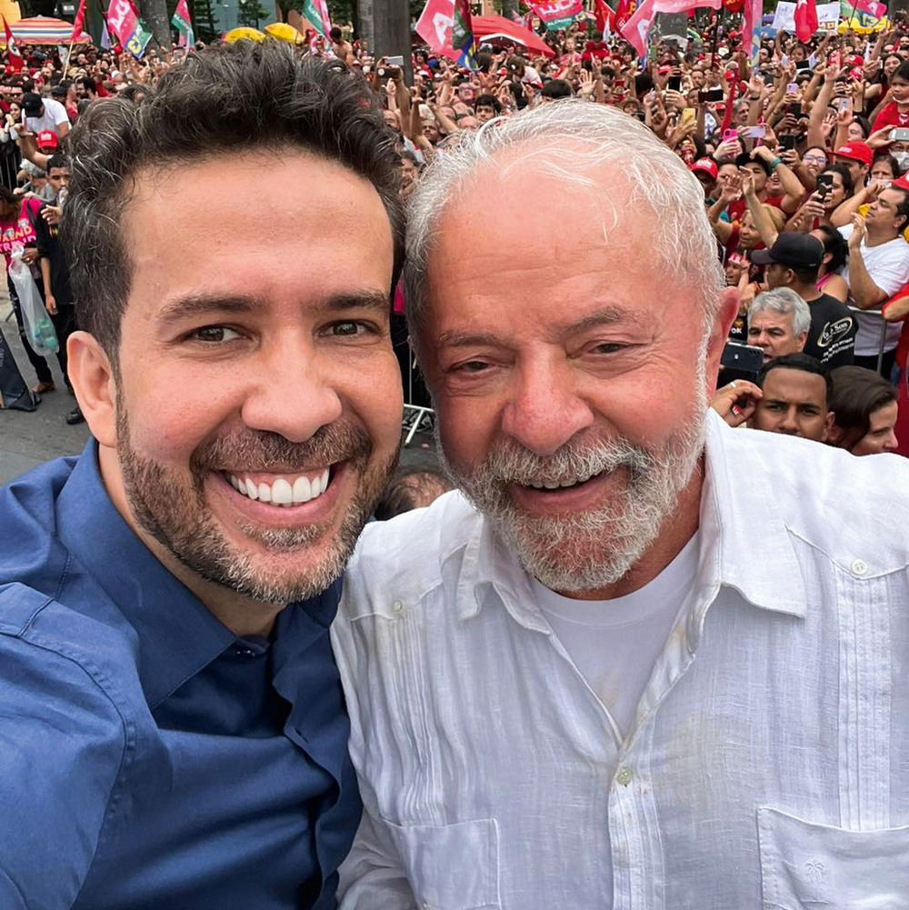 2—ANDRE-JANONES-e-LULA—FACEBOOK-2022-10-b.jpg OUTROS TEMPOS - Com Lula em 2022: parceiro estratégico, ajudou na guerra suja com a direita nas redes