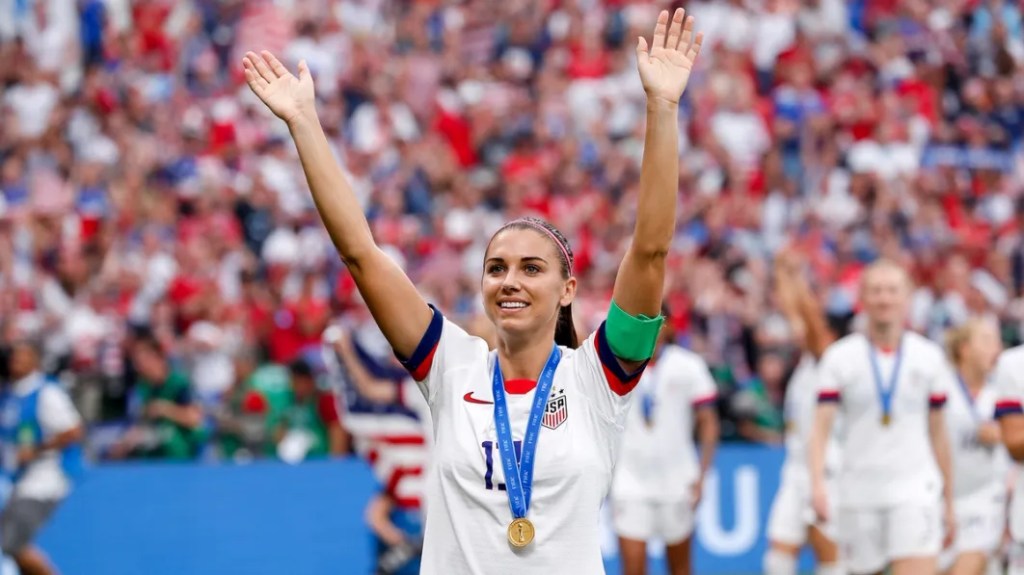 Alex Morgan, ícone do futebol feminino dos EUA, anuncia aposentadoria