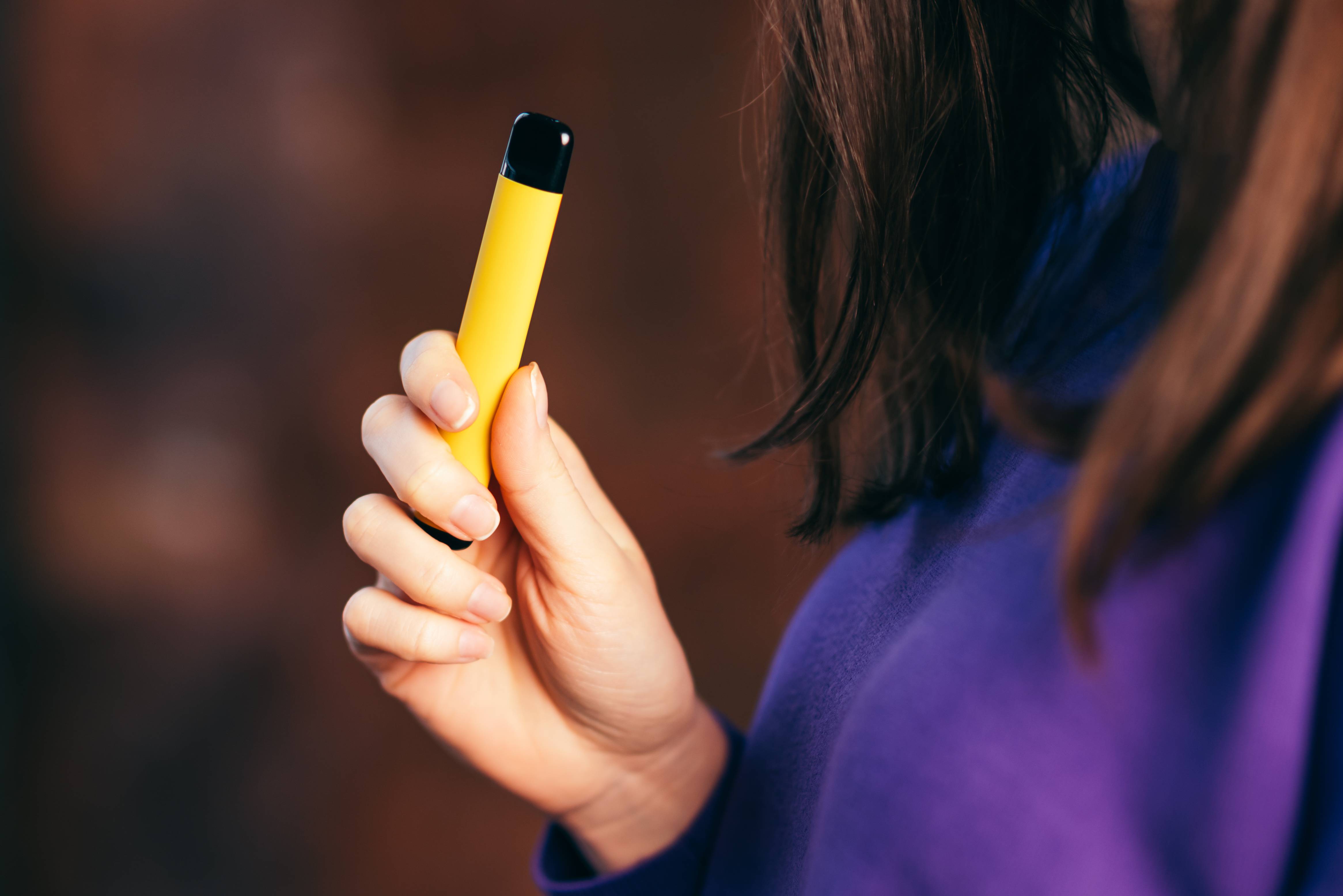 Depressão deixa adolescentes mais propensos a fumar vape, diz estudo