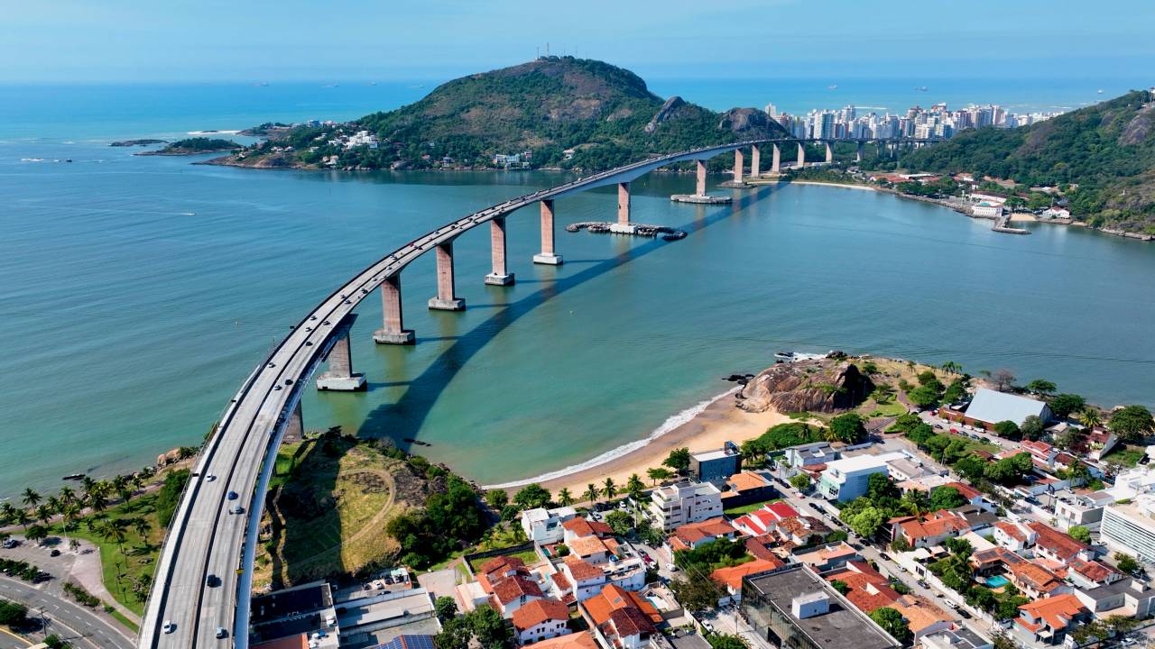 BOM EXEMPLO - Ponte entre Vila Velha e Vitória: a capital capixaba está entre as poucas com as finanças em ordem