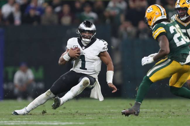 SAO PAULO, BRAZIL - SEPTEMBER 06: Jalen Hurts #1 of the Philadelphia Eagles looses his footing during the fourth quarter against the Green Bay Packers at Arena Corinthians on September 06, 2024 in Sao Paulo, Brazil. (Photo by Wagner Meier/Getty Images)