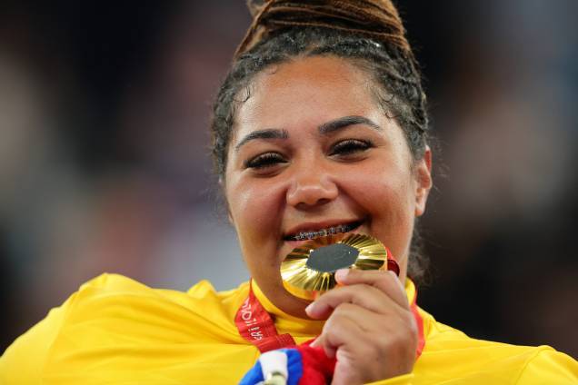 Tayana Medeiros, do halterofilismo, morde sua medalha de ouro - 08/09/2024 Tayana Medeiros, do halterofilismo, morde sua medalha de ouro - 08/09/2024