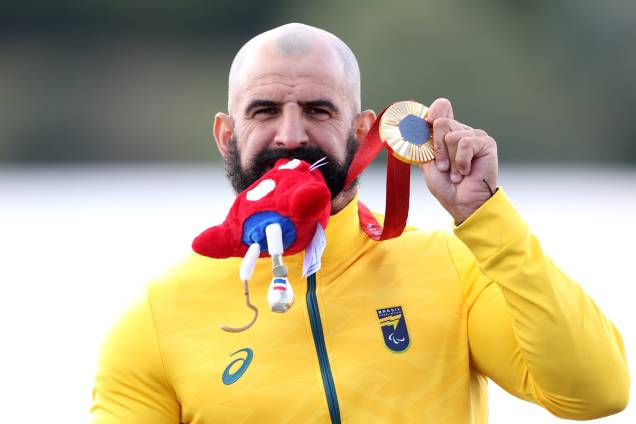 O canoísta Fernando Rufino com a medalha de ouro na canoagem, a última conquistada pelo Brasil em Paris - 08/09/2024 O canoísta Fernando Rufino com a medalha de ouro na canoagem, a última conquistada pelo Brasil em Paris - 08/09/2024