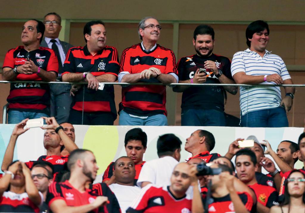 Campeonato Brasileiro 2015 / Flamengo x Coritiba / André Fufuca, com o presidente da Câmara, Eduardo Cunha, de camisa do Flamengo BAIXO CLERO - Motta com Cunha: proximidade com o ex-presidente da Câmara rendeu influência interna