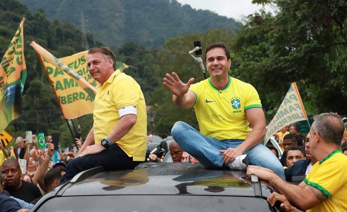 Bolsonaro com Renato Araújo em Angra: disputa agressiva pela prefeitura da cidade
