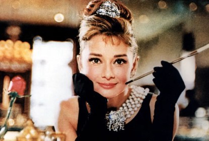 Audrey Hepburn no filme "Bonequinha de Luxo", de 1961, baseado em novela de Truman Capote -