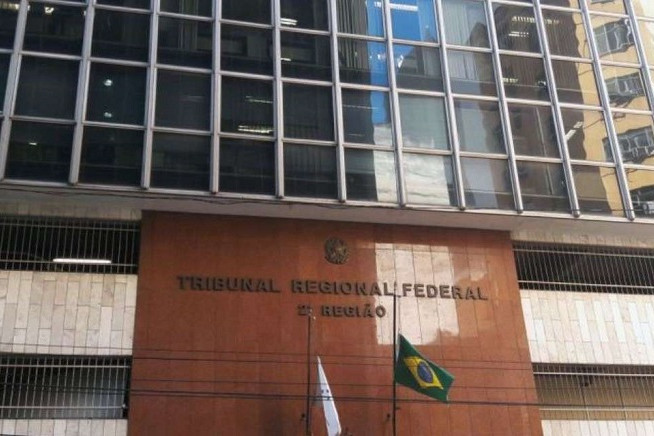 O Tribunal Regional Federal da 2ª região atende os estados do Espírito Santo e do Rio de Janeiro