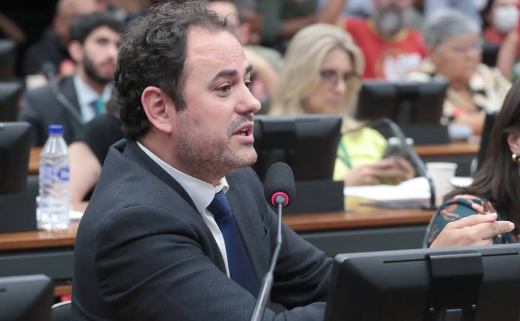 Conselho de Ética da Câmara aprova parecer pela cassação de Glauber Braga