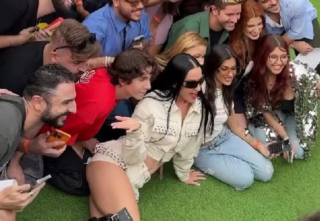 Katy Perry encontra fãs e influenciadores na Cidade do Rock