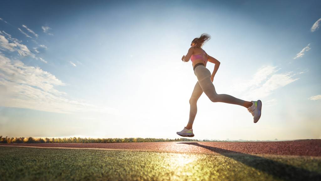 shutterstock_2475441937.jpg Corrida: a atividade física regular é ajuda valiosa para manter a saúde mental em dia