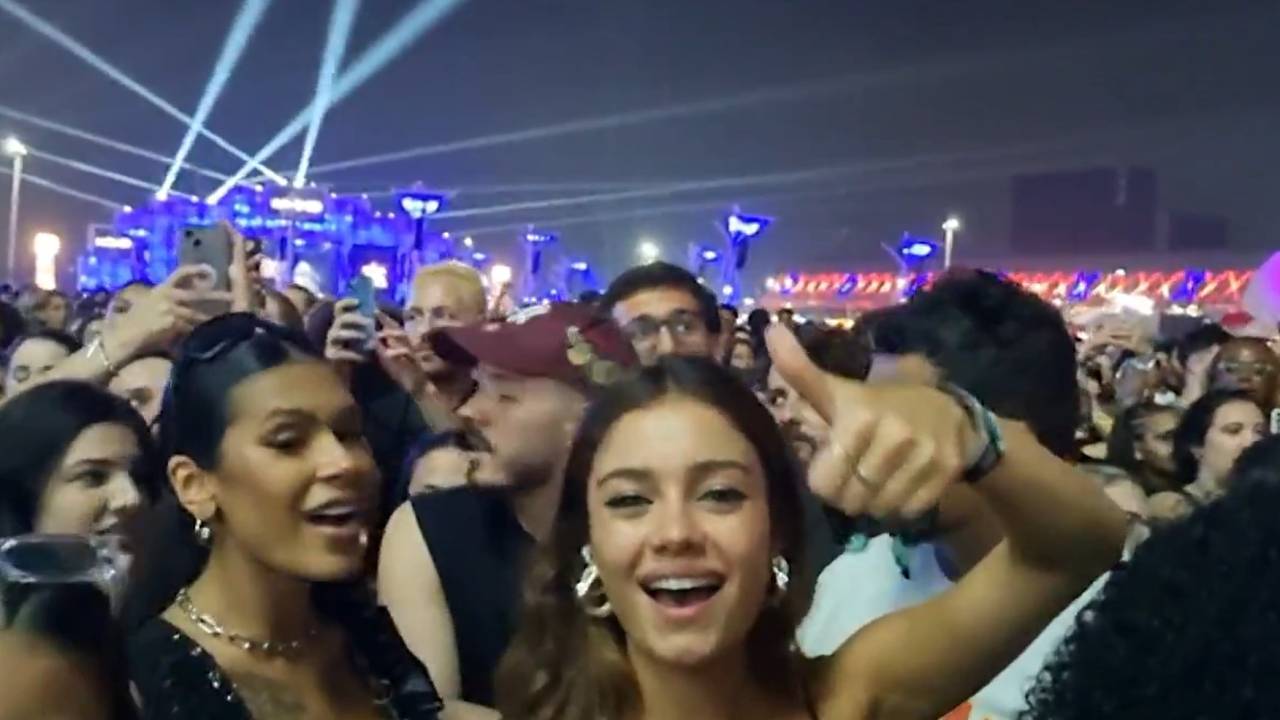 Barrados famosos assistem à show da Mariah Carey no meio da plateia