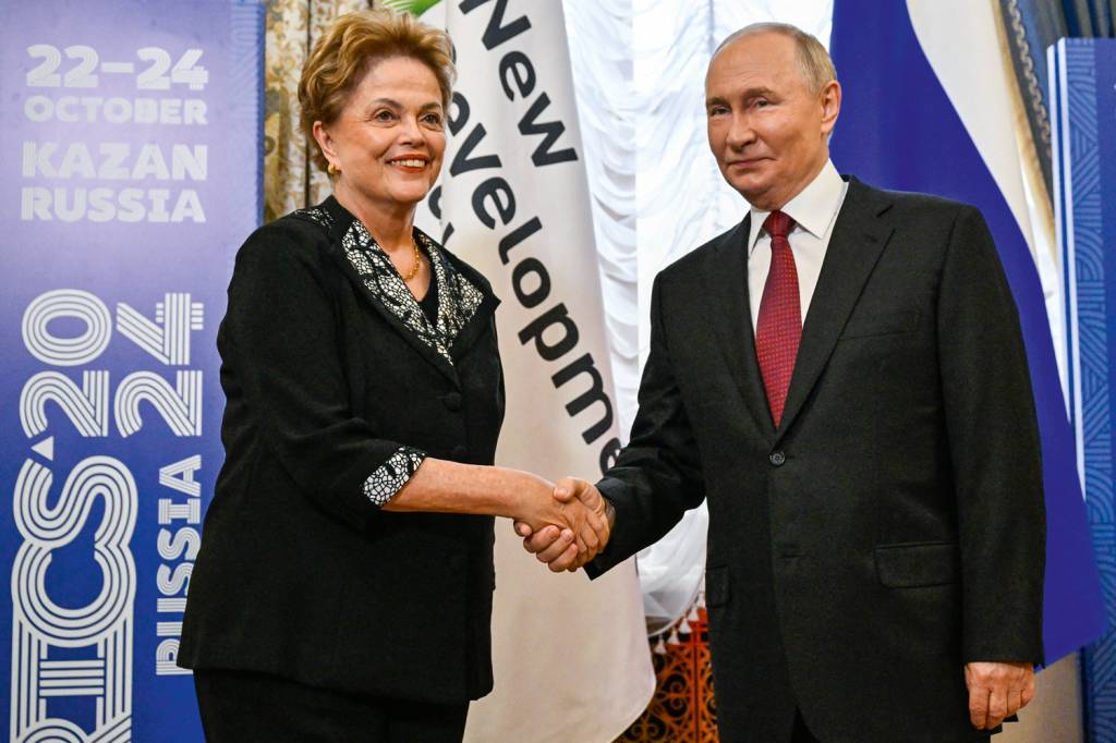 000_36KM6EC.jpg PROVIDENCIAL - Dilma e Putin: tombo fez Lula escapar de aparecer em fotos ao lado de ditadores na reunião do Brics